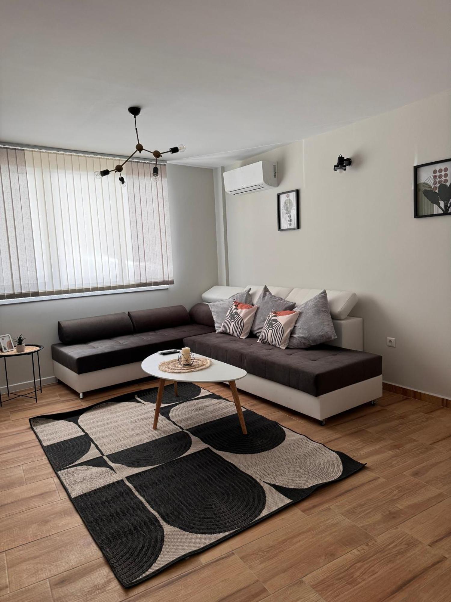 Goldy Central Beach Apartment With Private Garden Бургас Экстерьер фото