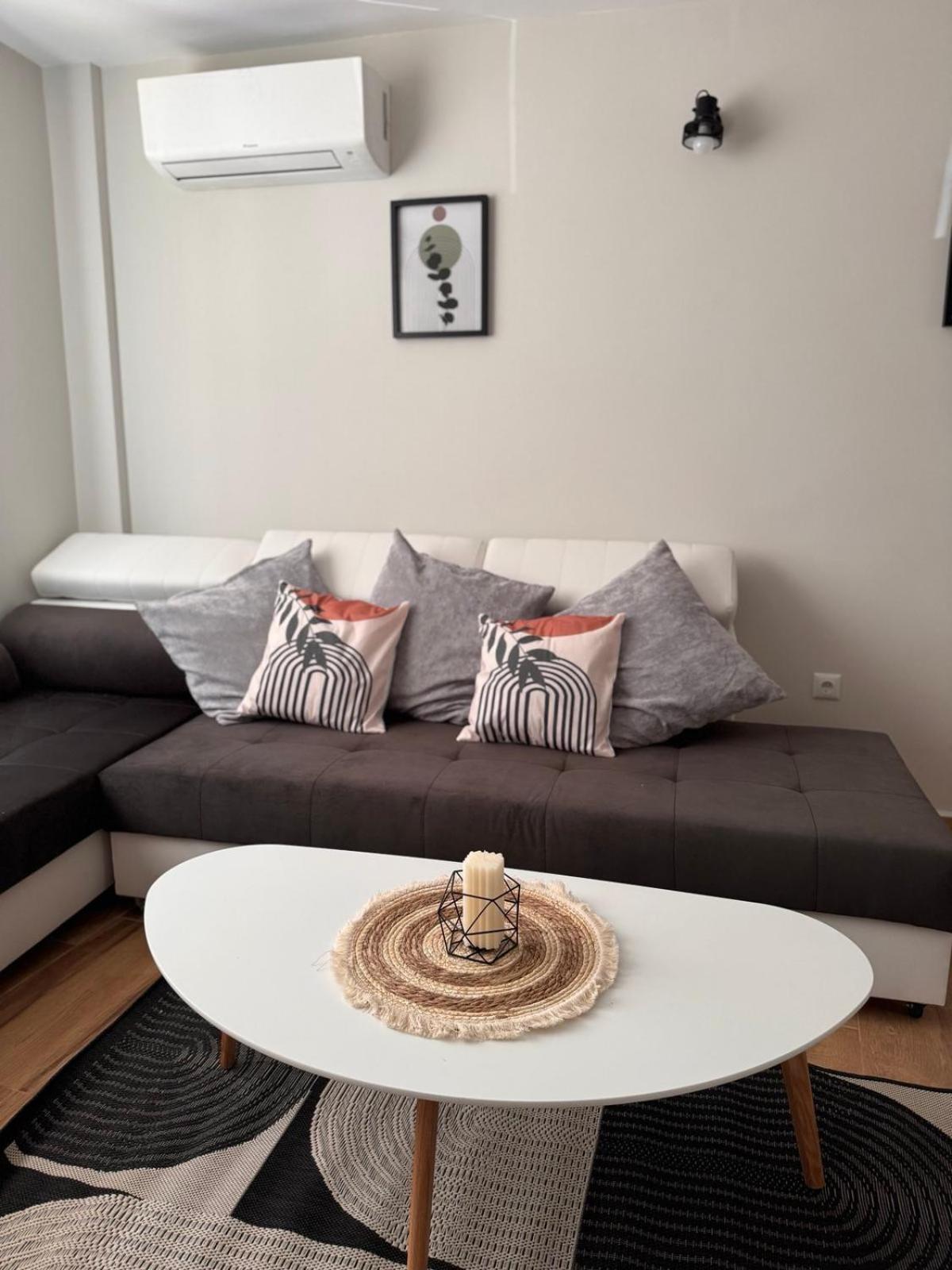 Goldy Central Beach Apartment With Private Garden Бургас Экстерьер фото
