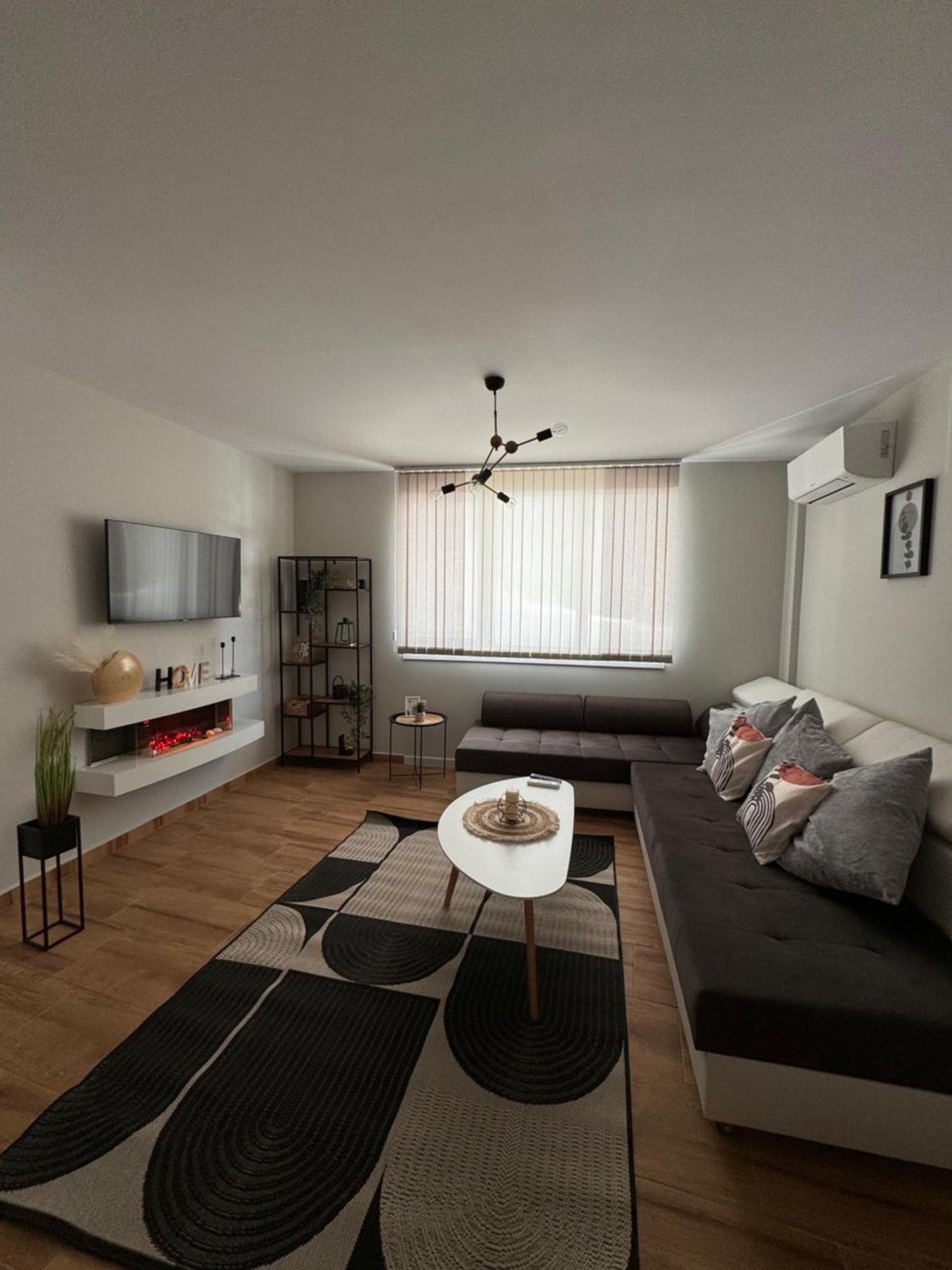 Goldy Central Beach Apartment With Private Garden Бургас Экстерьер фото