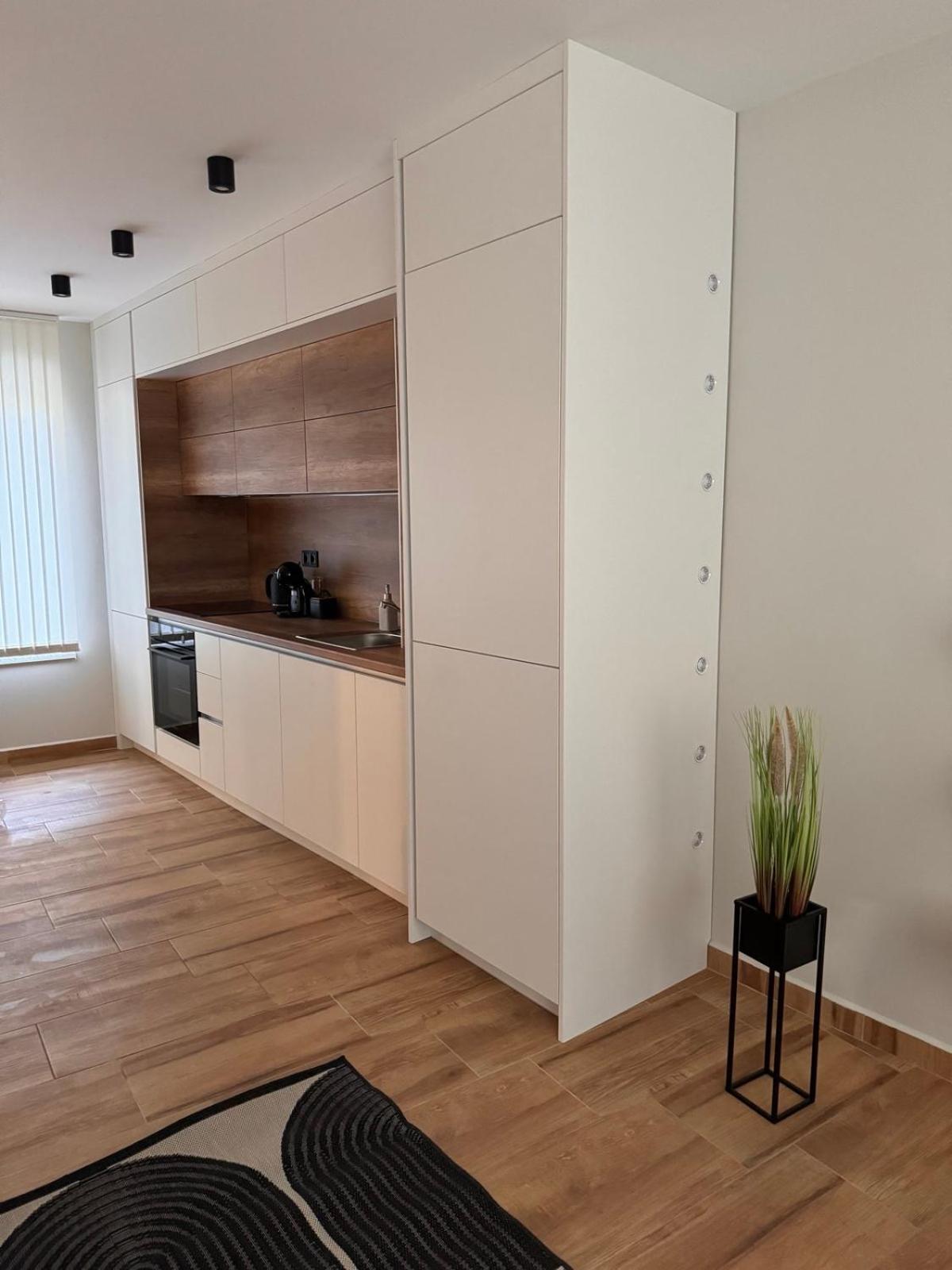 Goldy Central Beach Apartment With Private Garden Бургас Экстерьер фото